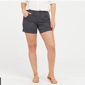 Spanx 6" Stretch Twill Shorts in Washed Black Size Large
